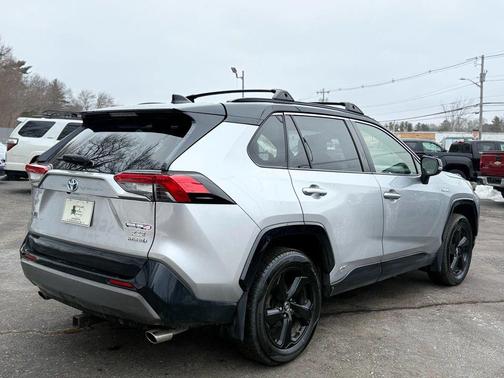 2019 Toyota RAV4 Hybrid SE