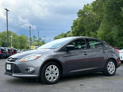 Gray 2012 Ford Focus SE