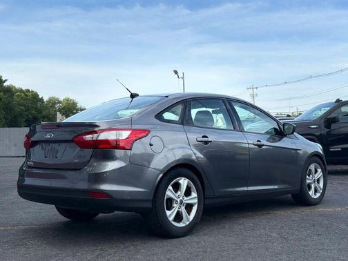 Sterling Gray Metallic 2012 Ford Focus SE