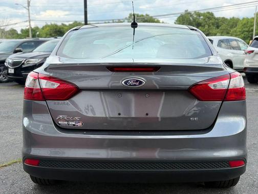 Gray 2012 Ford Focus SE