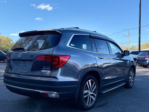 Modern Steel Metallic 2016 Honda Pilot Elite