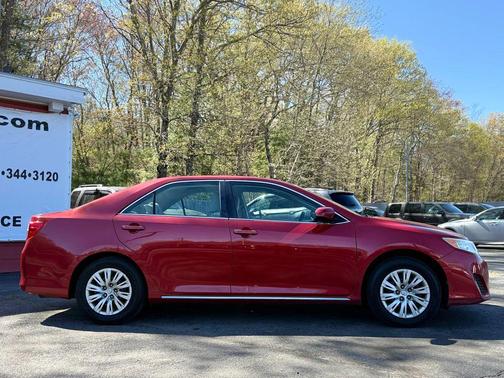 Barcelona Red Metallic 2014 Toyota Camry LE