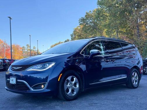 Jazz Blue Pearlcoat 2018 Chrysler Pacifica Hybrid Limited