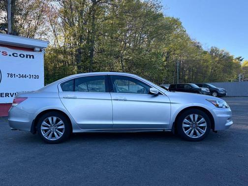 Alabaster Silver Metallic 2011 Honda Accord SE
