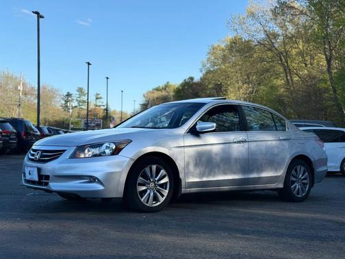 Alabaster Silver Metallic 2011 Honda Accord SE