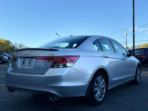 Alabaster Silver Metallic 2011 Honda Accord SE