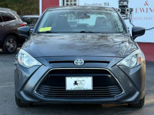 Gray 2018 Toyota Yaris iA Base