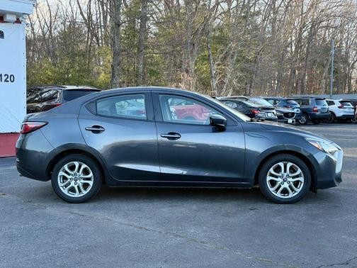 Gray 2018 Toyota Yaris iA Base