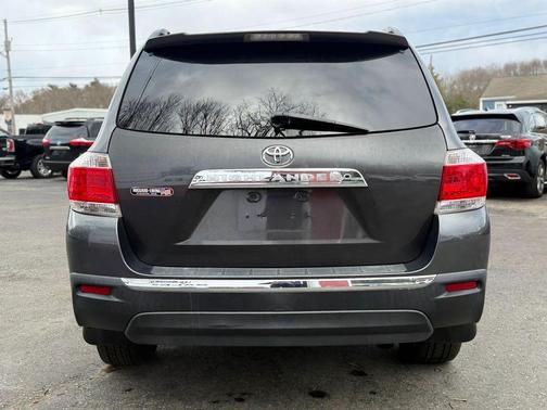 Magnetic Gray Metallic 2011 Toyota Highlander Limited