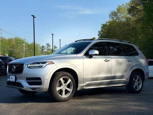 Bright Silver Metallic 2018 Volvo XC90 T5 Momentum