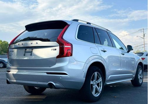 Bright Silver Metallic 2018 Volvo XC90 T5 Momentum