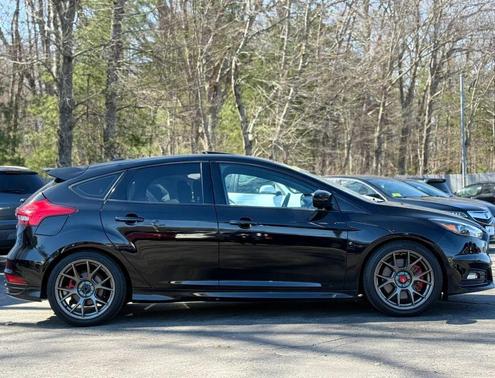 2017 Ford Focus ST 