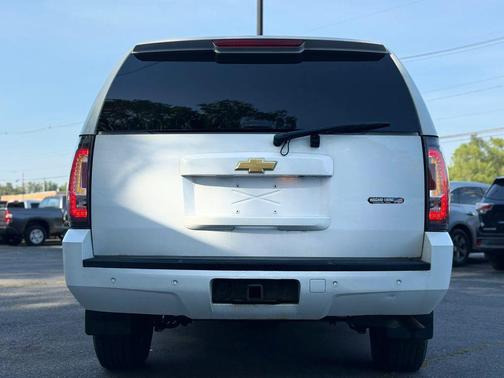 Summit White 2010 Chevrolet Suburban 1500 LT