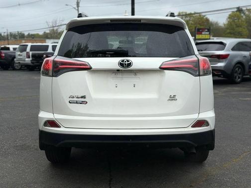 Super White 2016 Toyota RAV4 LE