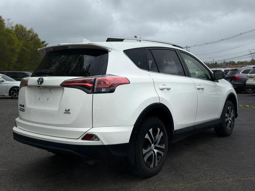 Super White 2016 Toyota RAV4 LE