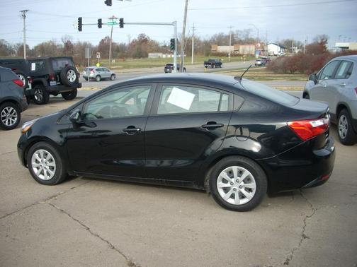 Photo 2 of 10 of 2014 Kia Rio LX