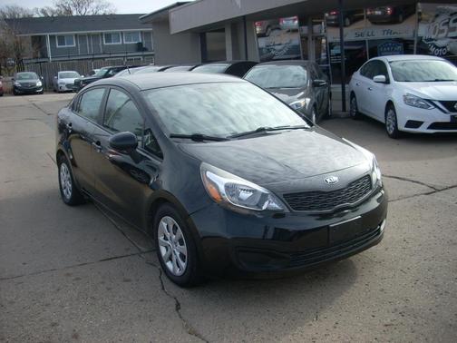 Photo 4 of 10 of 2014 Kia Rio LX