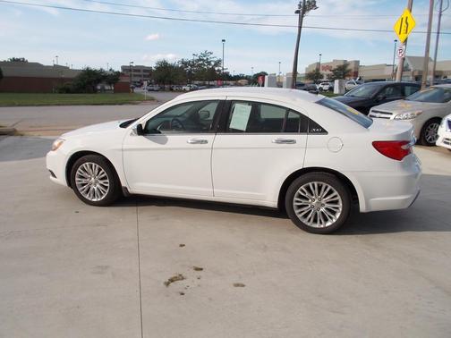 White 2011 Chrysler 200 Limited
