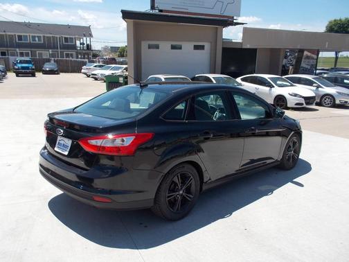 Tuxedo Black Metallic 2014 Ford Focus SE