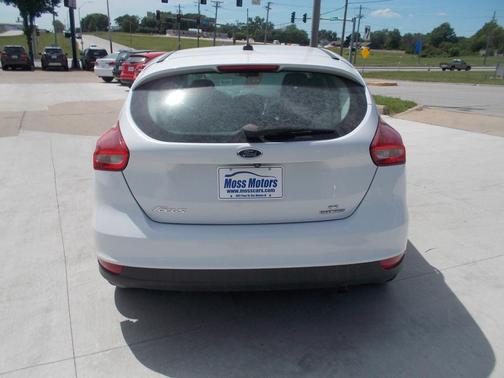 Oxford White 2015 Ford Focus SE