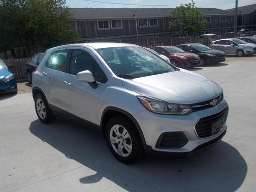 Silver Ice Metallic 2018 Chevrolet Trax LS