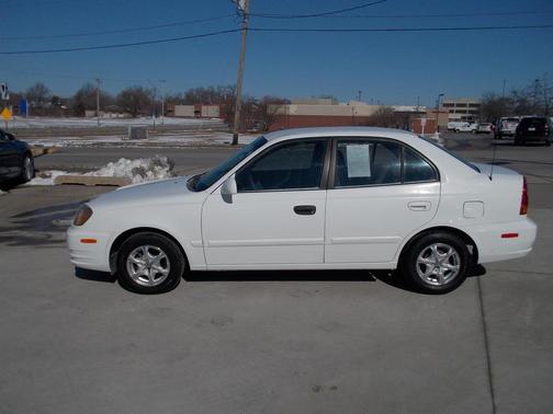 2004 Hyundai Accent GL