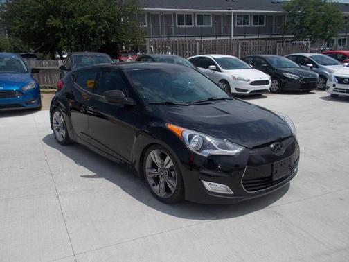 Ultra Black Pearl 2013 Hyundai Veloster Base
