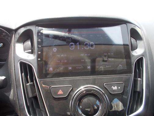 Ingot Silver Metallic 2014 Ford Focus SE
