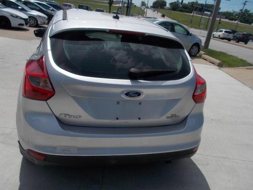 Ingot Silver Metallic 2014 Ford Focus SE