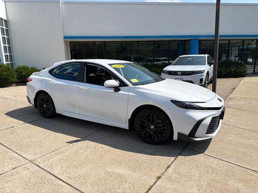 Ice Cap 2025 Toyota Camry SE