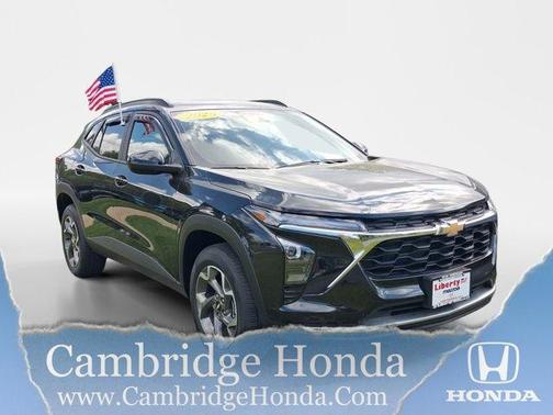 Mosaic Black Metallic 2025 Chevrolet Trax LT
