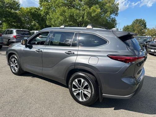 Magnetic Gray Metallic 2020 Toyota Highlander XLE