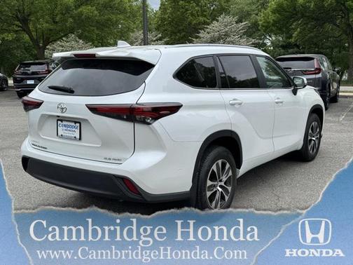 2024 Toyota Highlander XLE