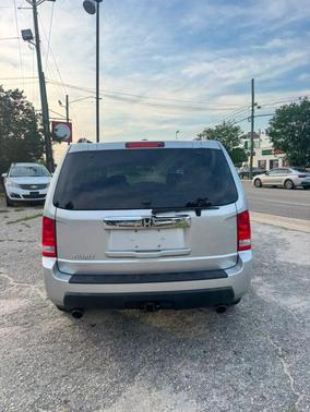 Alabaster Silver Metallic 2011 Honda Pilot EX