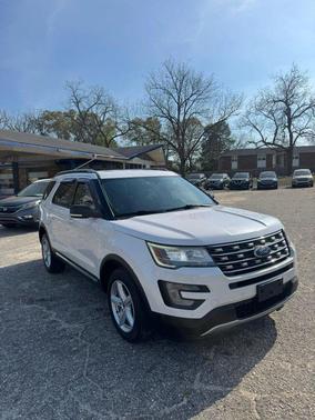 White 2017 Ford Explorer sport