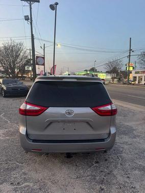 2016 Toyota Sienna XLE