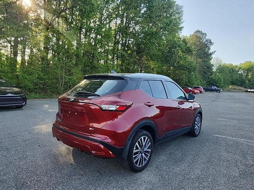 2tredblkroof 2024 Nissan Kicks SV