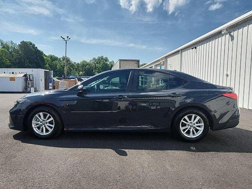 UNDERGROUND 2025 Toyota Camry LE