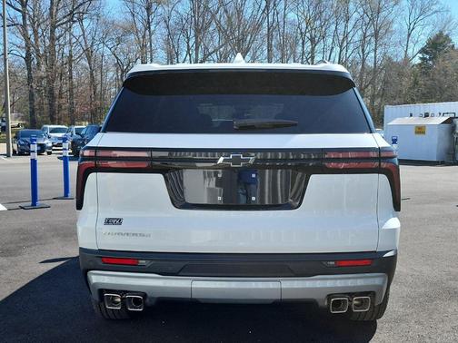 Summit White 2026 Chevrolet Traverse LT