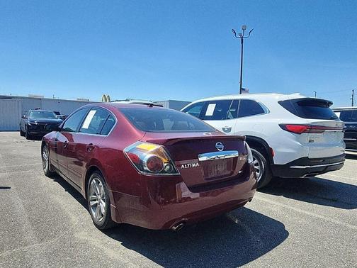 Tuscan Sun 2011 Nissan Altima 3.5 SR