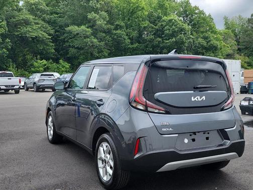 Gravity Gray 2024 Kia Soul LX