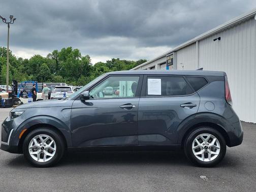 Gravity Gray 2024 Kia Soul LX