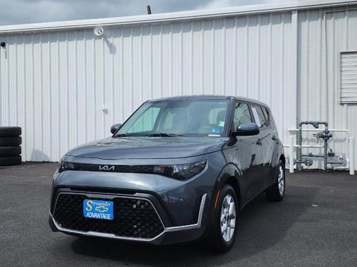 Gravity Gray 2024 Kia Soul LX