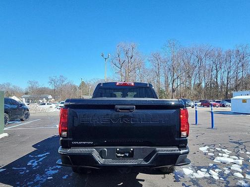 2024 Chevrolet Colorado WT