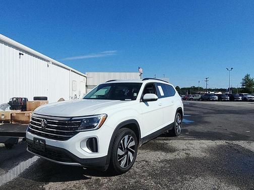 Pure White 2024 Volkswagen Atlas 2.0T SE