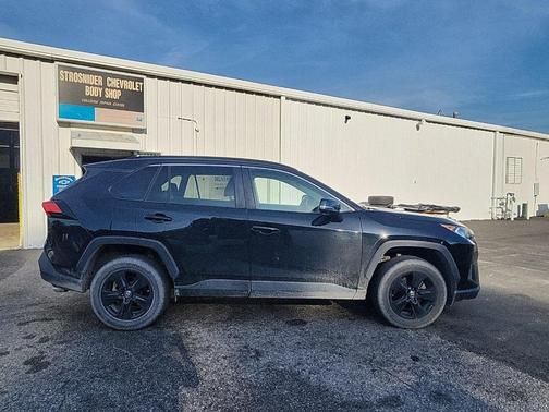 Midnight Black Metallic 2021 Toyota RAV4 XLE