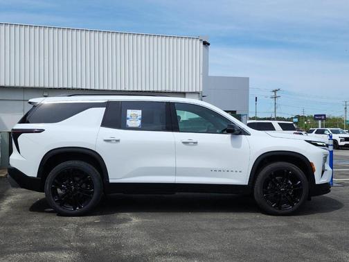 Summit White 2026 Chevrolet Traverse LT