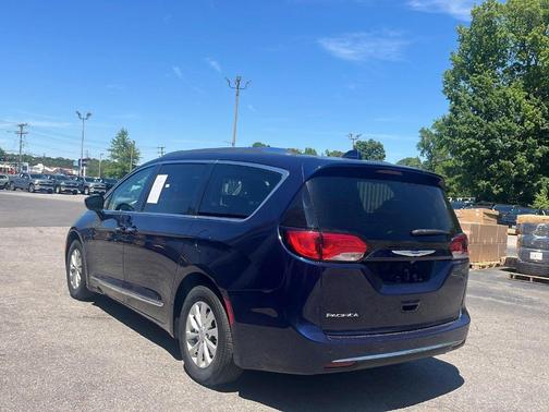 Jazz Blue Pearlcoat 2018 Chrysler Pacifica Touring-L