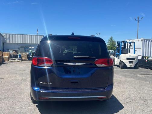 Jazz Blue Pearlcoat 2018 Chrysler Pacifica Touring-L