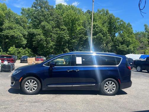 Jazz Blue Pearlcoat 2018 Chrysler Pacifica Touring-L